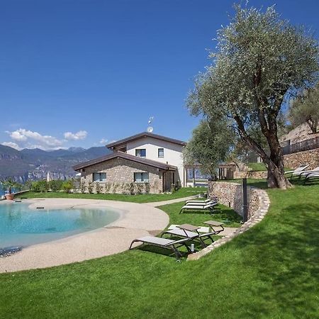 Villa Divina - Apt Divina Con Piscina E Vista Lago Castelletto Di Brenzone Exterior foto