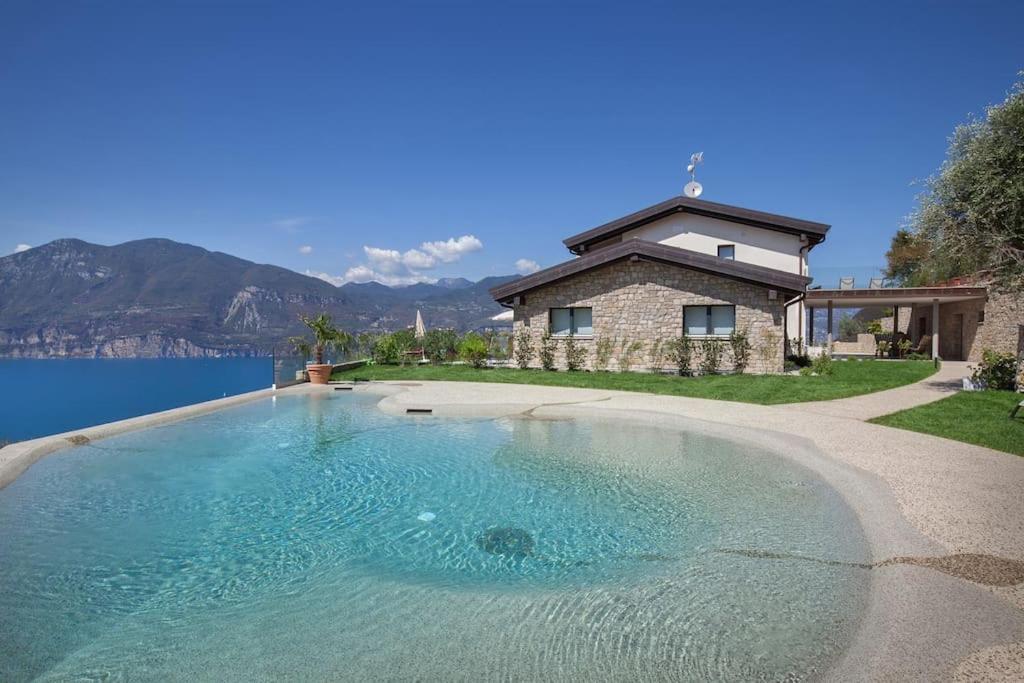 Villa Divina - Apt Divina Con Piscina E Vista Lago Castelletto Di Brenzone Exterior foto