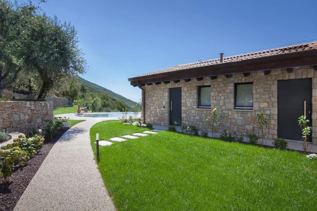 Villa Divina - Apt Divina Con Piscina E Vista Lago Castelletto Di Brenzone Exterior foto