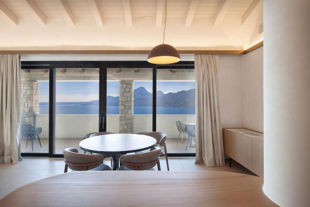 Villa Divina - Apt Divina Con Piscina E Vista Lago Castelletto Di Brenzone Exterior foto